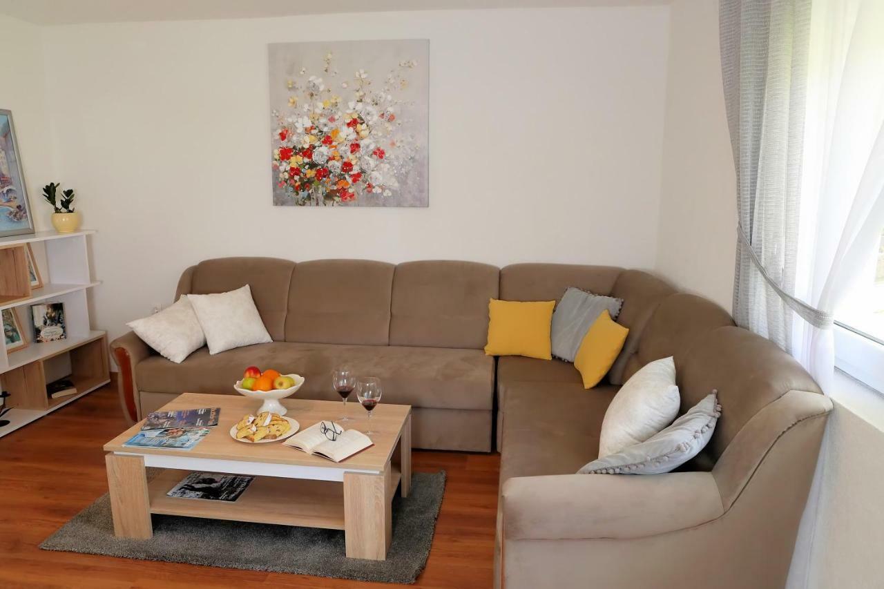 Apartman Sofia Otocac Exterior photo